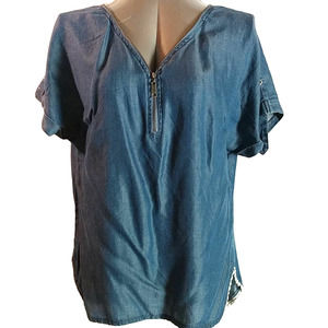 SIGNATURE STUDIO Top. Crochet Collar with Front Zip Shirt. Small Jean Style